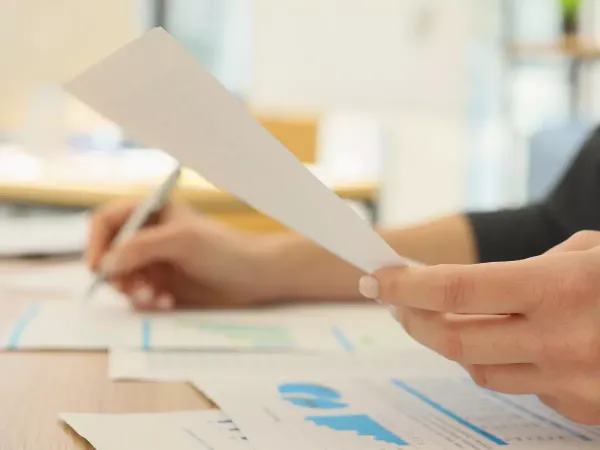 Guías para elegir seguro médico Información práctica para entender, comparar y elegir seguros de salud.